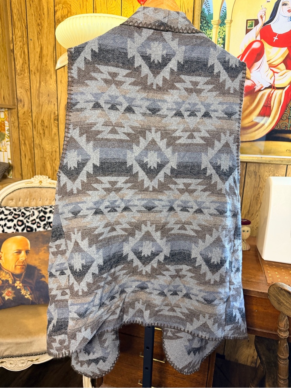 Western Style Open-Front Aztec-Pattern Vest - Picture 11 of 12